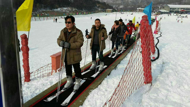 滑雪場魔毯